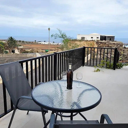 Apartment Falcon Tinajo